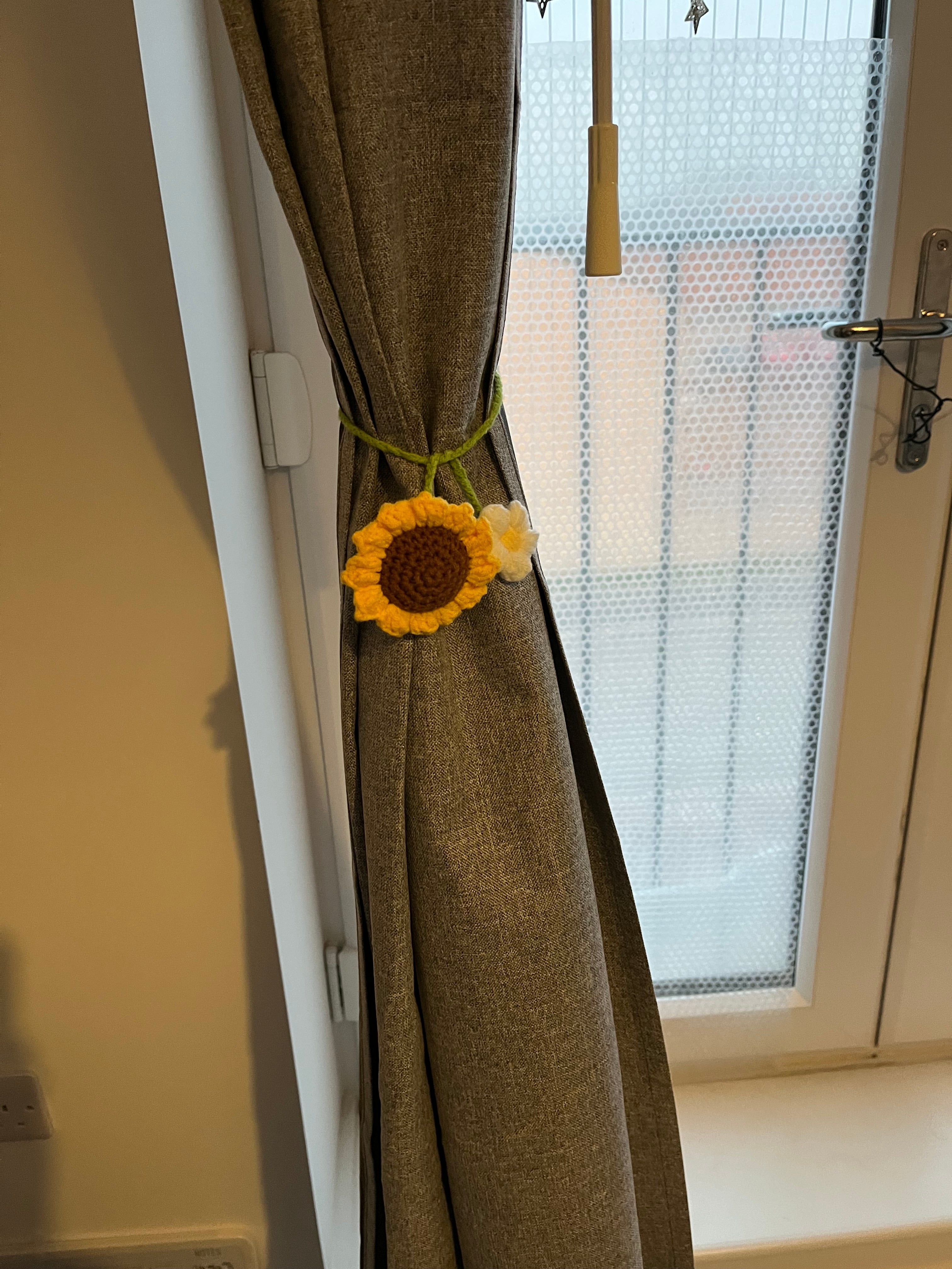 Crochet Bookmark / Curtain Tieback (Multi-Functional)
Sunflower 🌻 | Red Strawberry 🍓 | Pink Strawberry 🍓💗