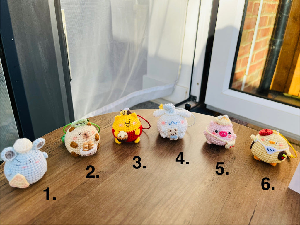 Cute Crochet Character Keyring Collection III/ Kawaii Bag Charm/Winnie the Pooh, Cinnamoroll, Capybara, Piglet, Artist Chick,Cheese Mouse, Pompompurin, Koala