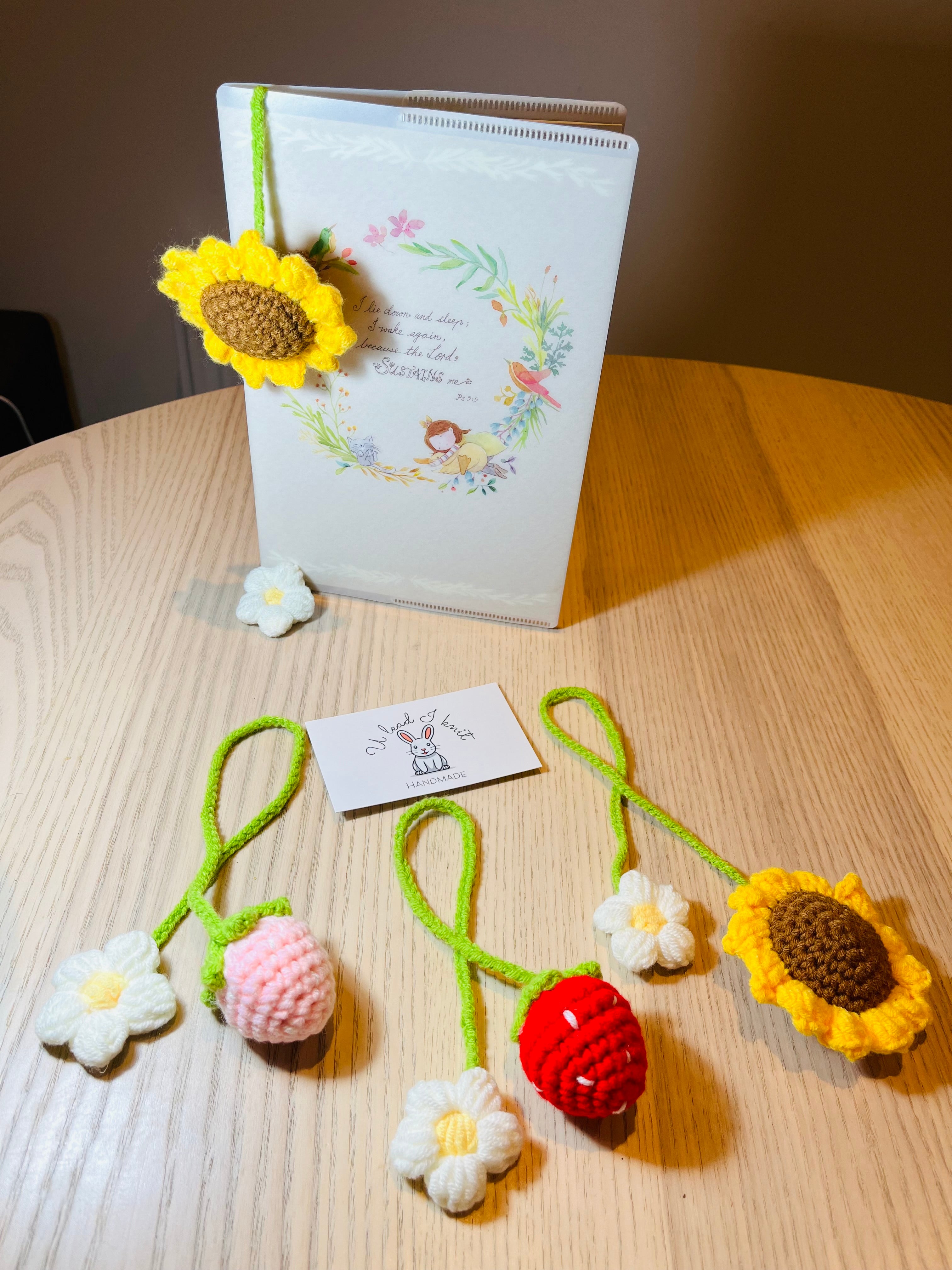 Crochet Bookmark / Curtain Tieback (Multi-Functional)
Sunflower 🌻 | Red Strawberry 🍓 | Pink Strawberry 🍓💗