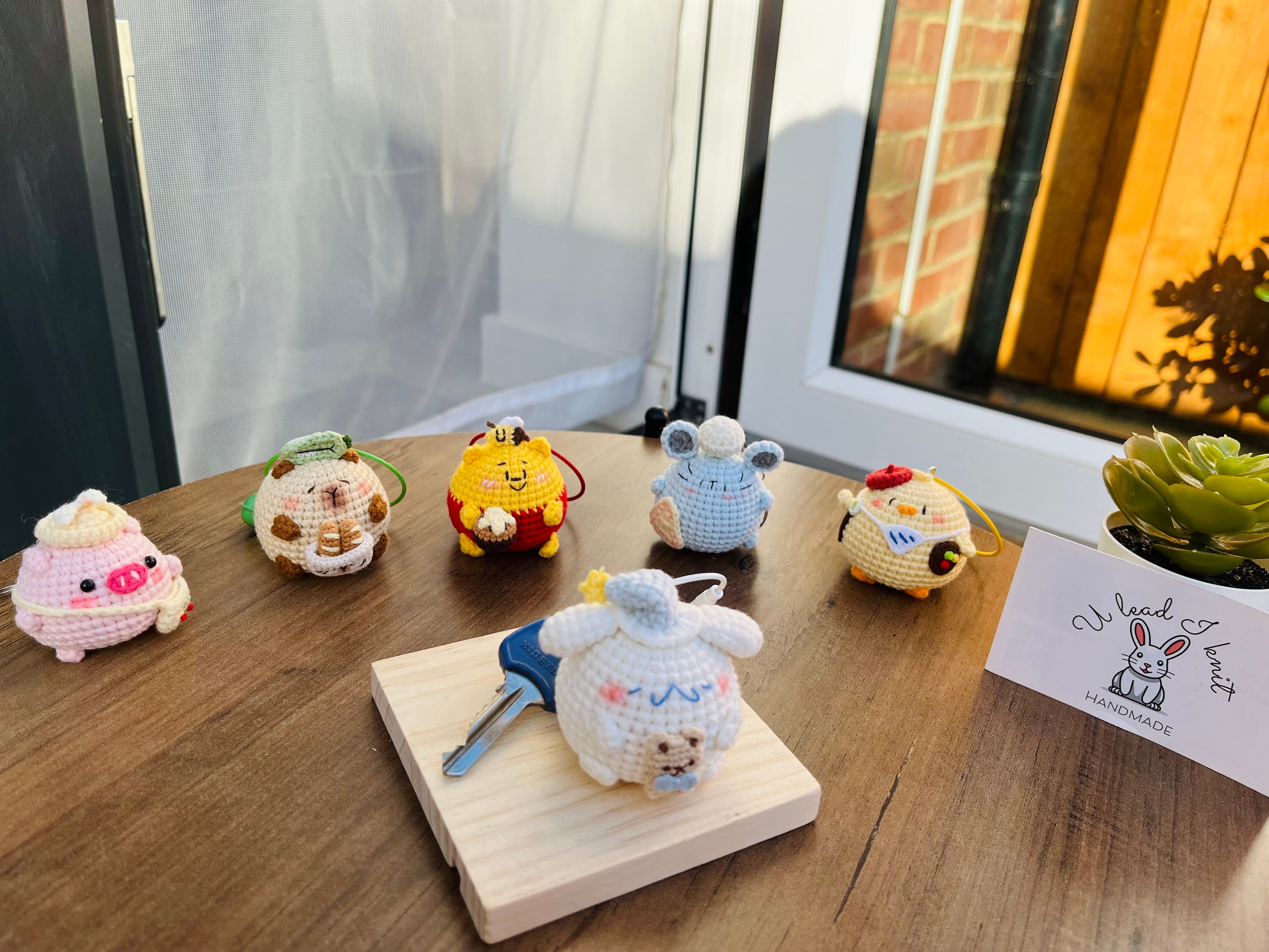 Cute Crochet Character Keyring Collection III/ Kawaii Bag Charm/Winnie the Pooh, Cinnamoroll, Capybara, Piglet, Artist Chick,Cheese Mouse, Pompompurin, Koala