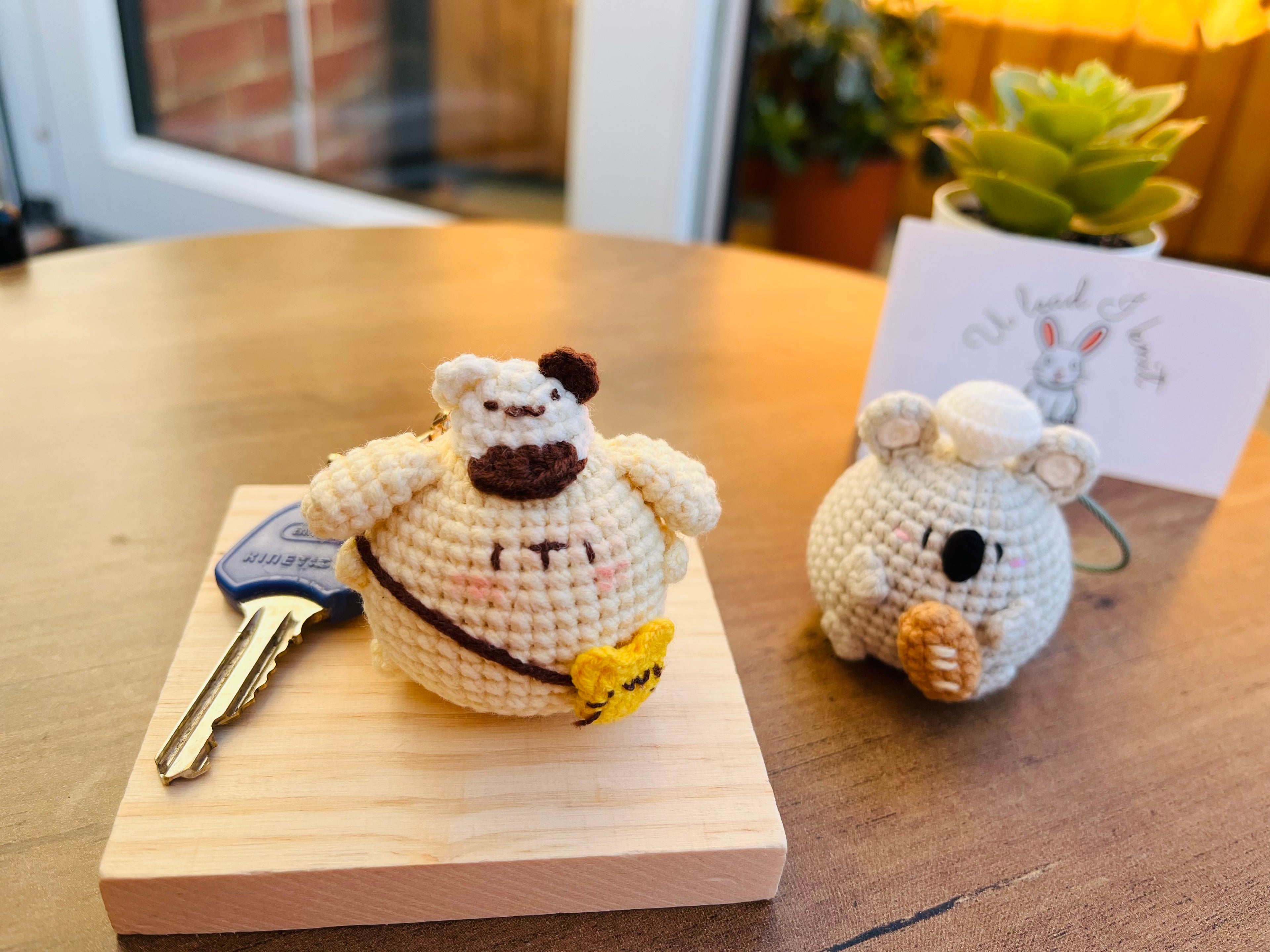 Cute Crochet Character Keyring Collection III/ Kawaii Bag Charm/Winnie the Pooh, Cinnamoroll, Capybara, Piglet, Artist Chick,Cheese Mouse, Pompompurin, Koala