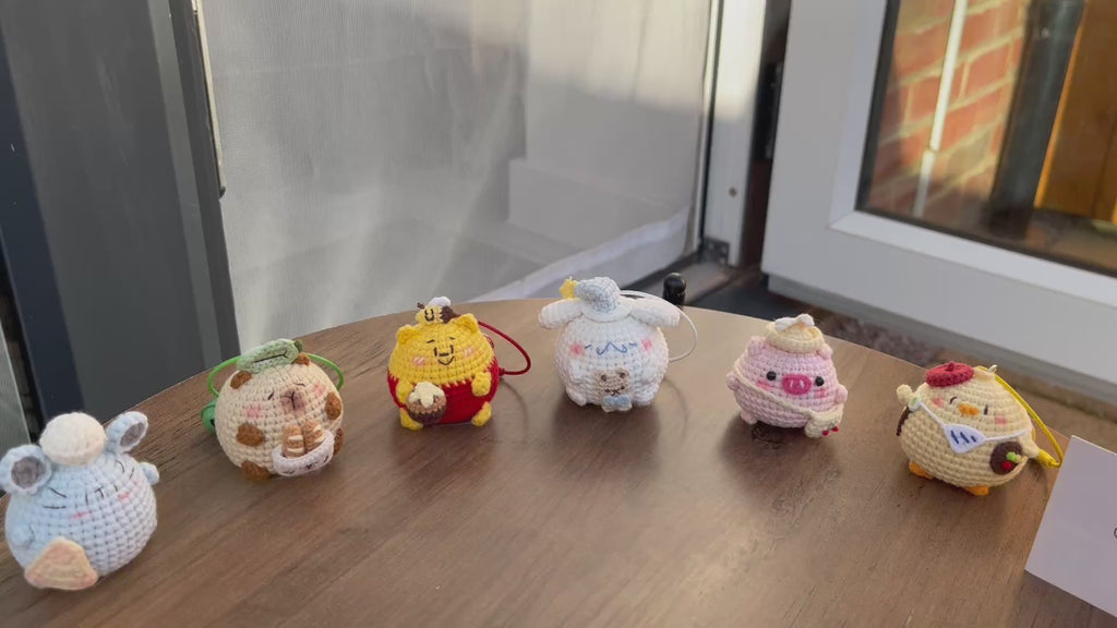 Cute Crochet Character Keyring Collection III/ Kawaii Bag Charm/Winnie the Pooh, Cinnamoroll, Capybara, Piglet, Artist Chick,Cheese Mouse, Pompompurin, Koala
